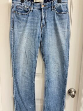 Light Wash Women’s Straight Jeans